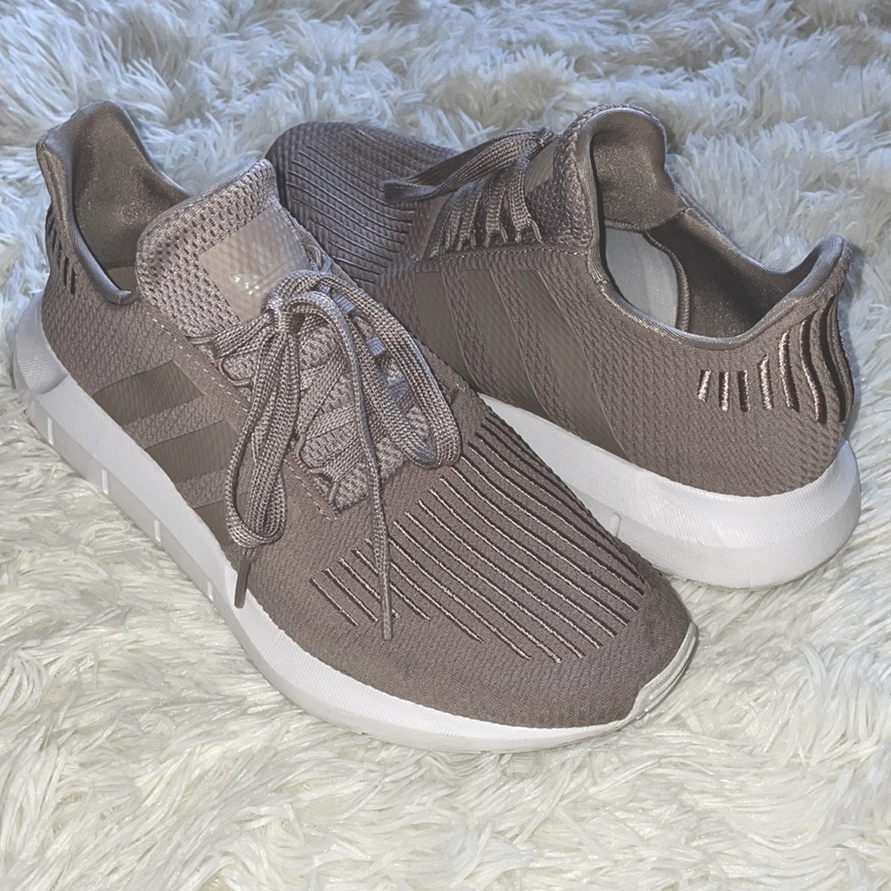 Adidas Swift Run Women’s Shoes Size 10